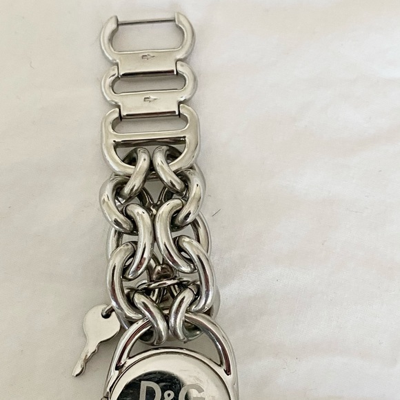 SOLD ❤️❤️❤️💯 Authentic D&G Watch with Lock & Key - Picture 9 of 11